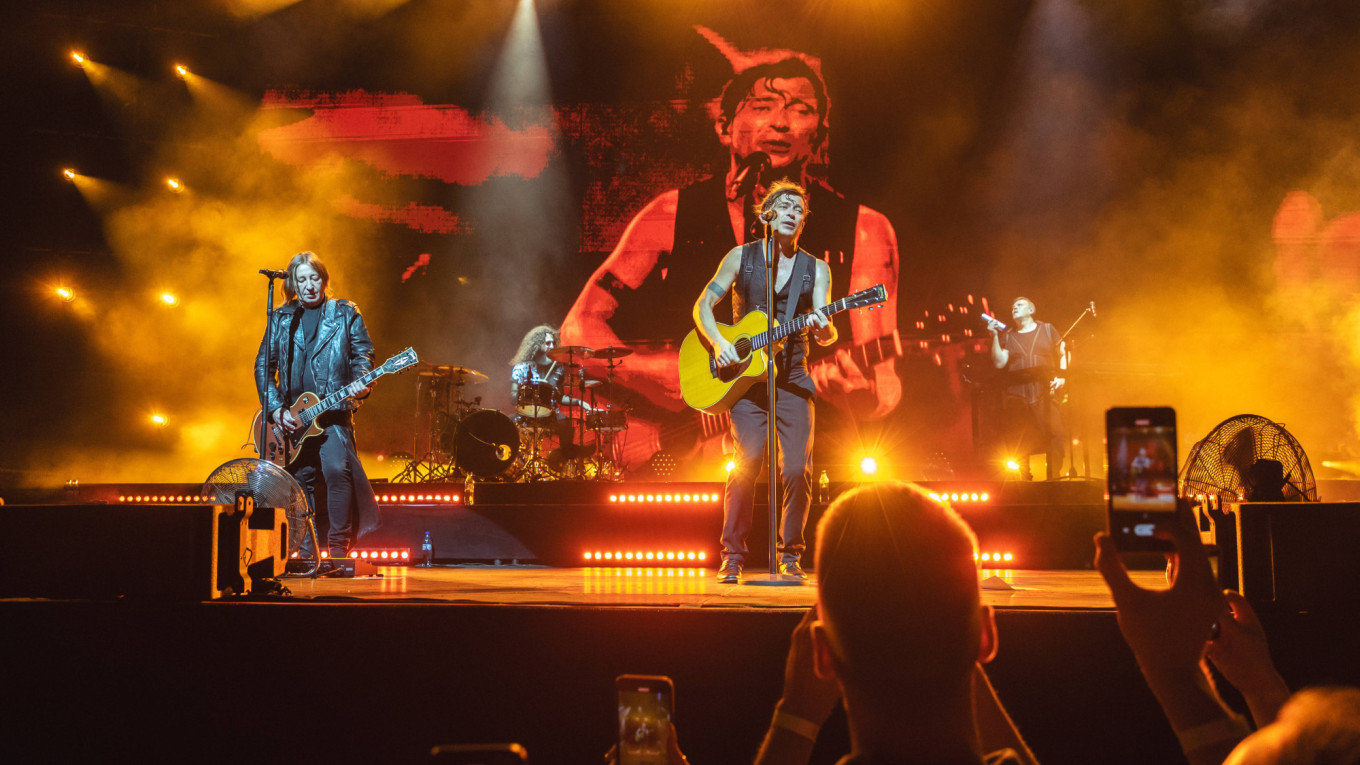 Russian Anti-War Rockers Held in Thailand Fly to Israel